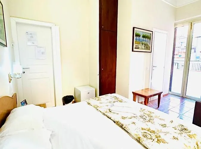 Otel Resi 2*